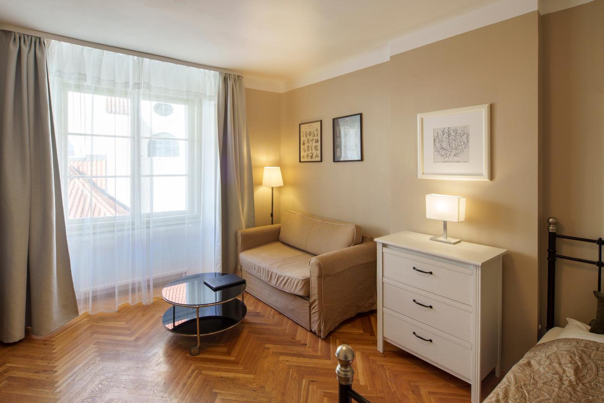 Old Town - 3 Bedroom 3 Bathroom Kitchen Apartment Prague