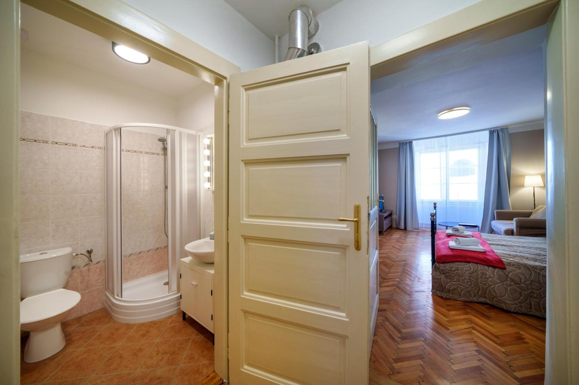 Old Town - 3 Bedroom 3 Bathroom Kitchen * Prague