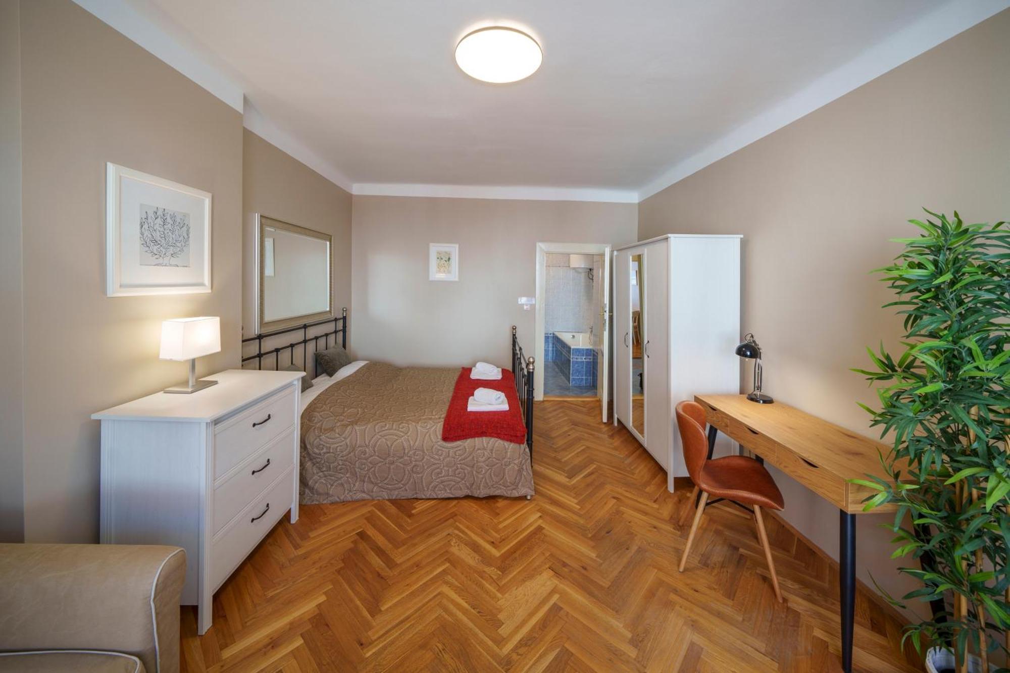 Old Town - 3 Bedroom 3 Bathroom Kitchen Apartment Prague