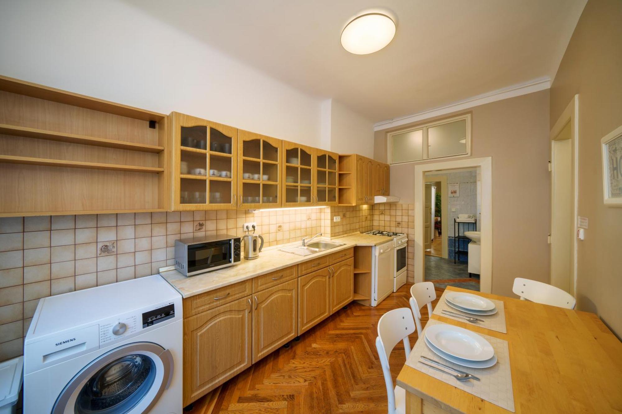Old Town - 3 Bedroom 3 Bathroom Kitchen * Prague