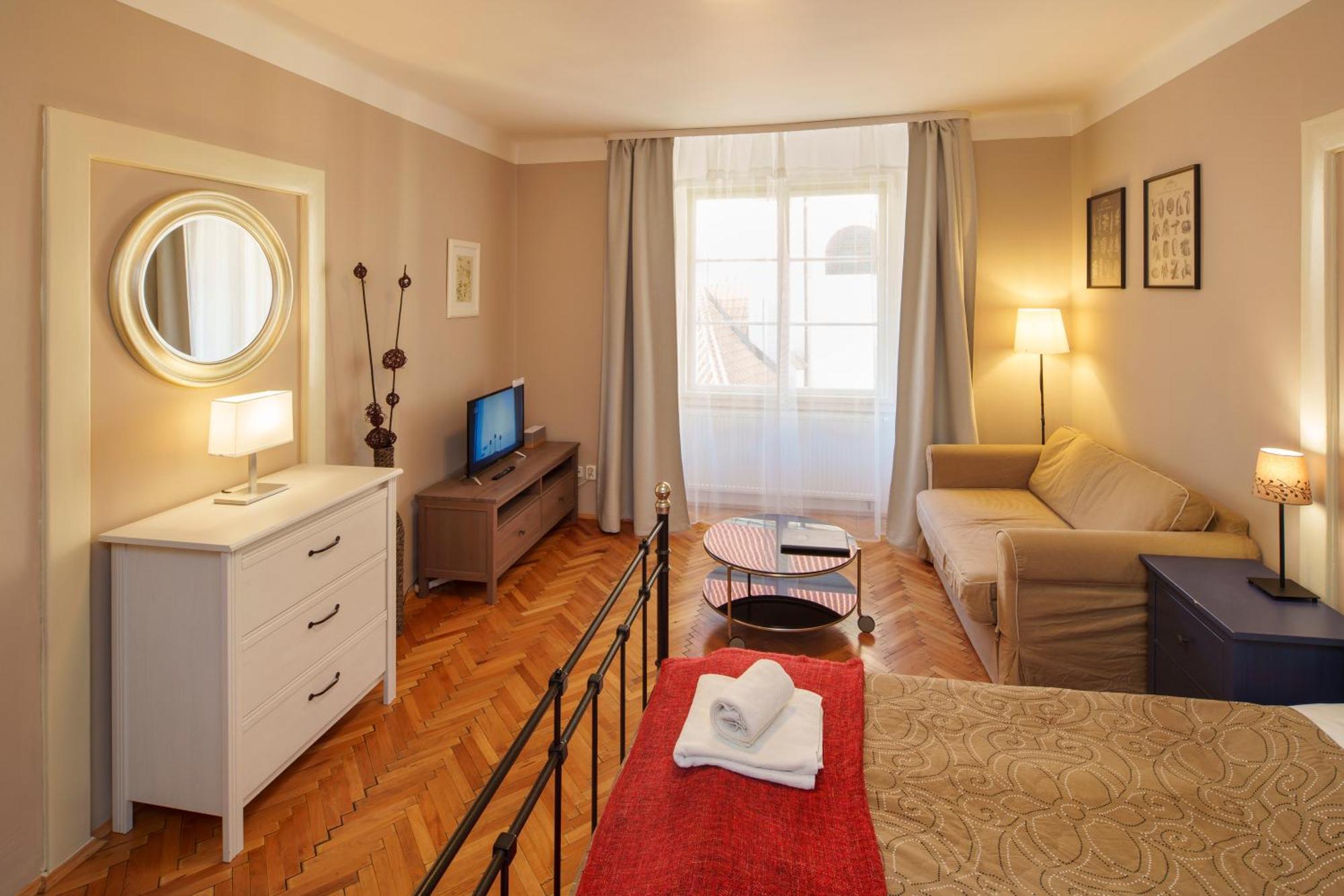 Old Town - 3 Bedroom 3 Bathroom Kitchen Apartment Prague