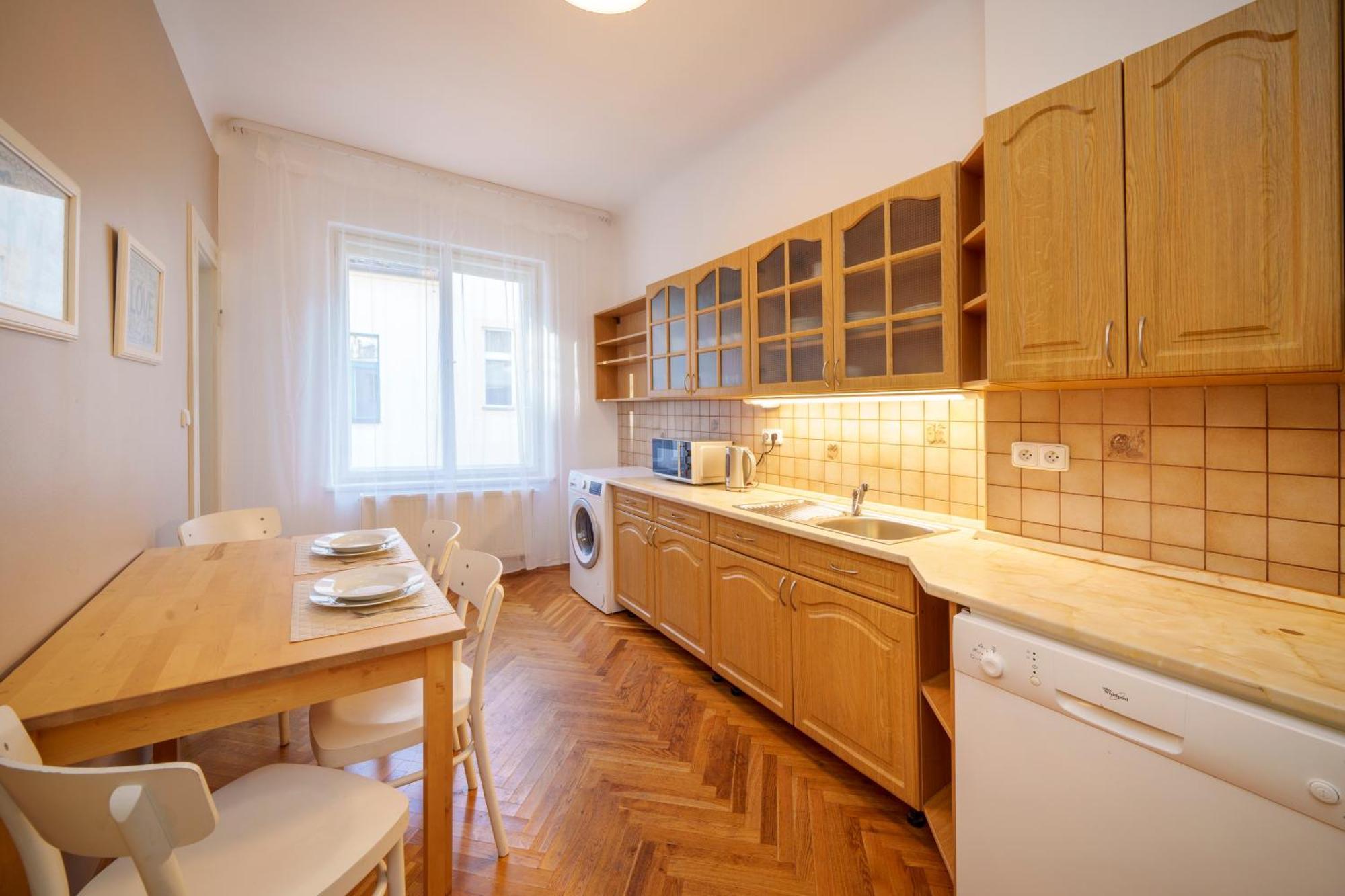 Apartment Old Town - 3 Bedroom 3 Bathroom Kitchen